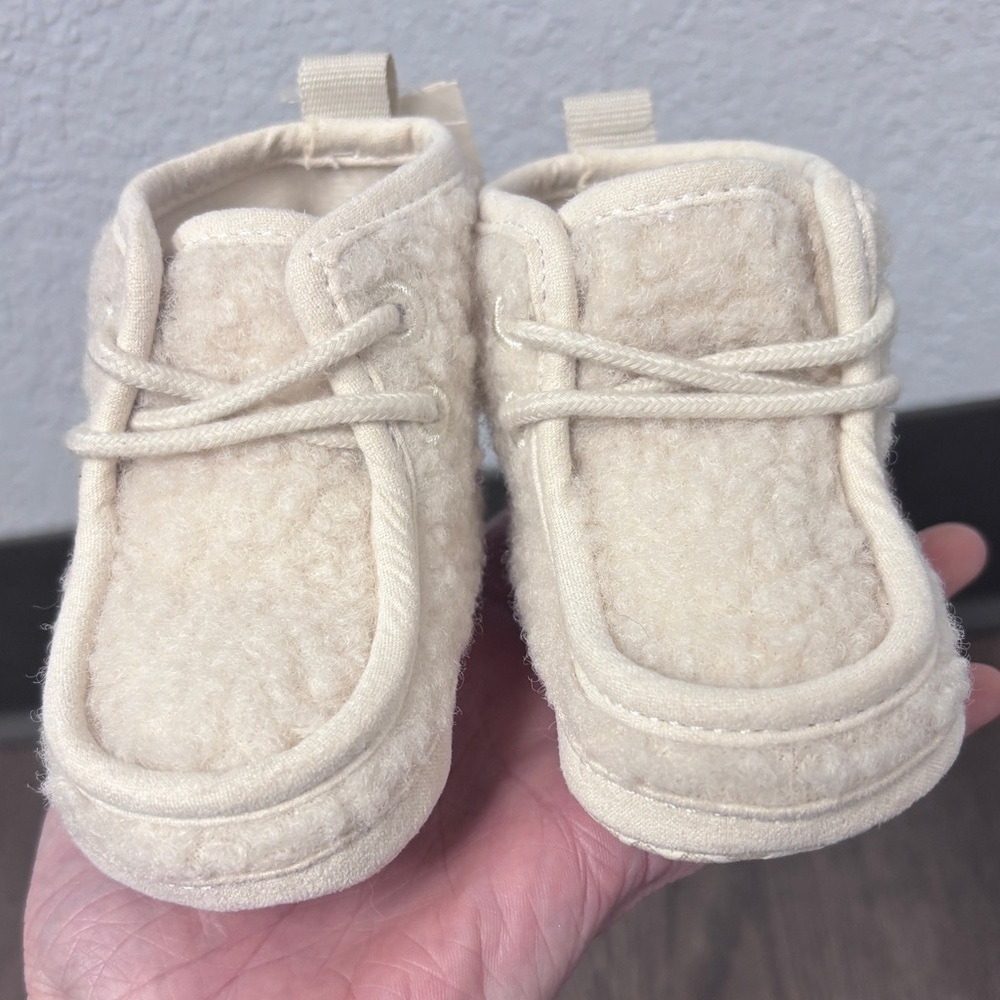 NWT GAP Baby 6-12 mo Cloud Soft Baby Walker Shoes in Cream - Picture 4 of 7